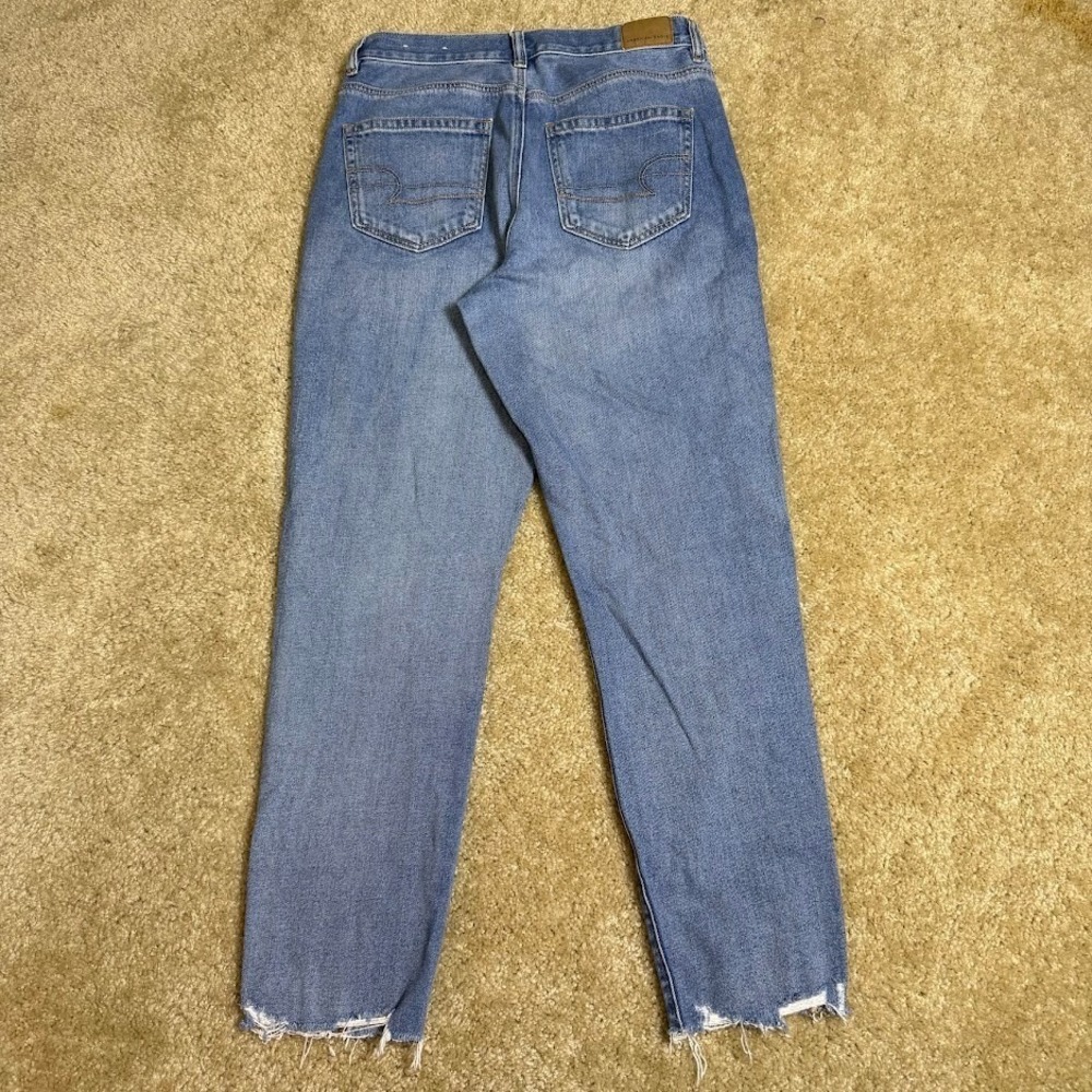 American Eagle Jeans Womens 6 Light Wash Mom Jean High Rise Raw Hem Pants - Picture 2 of 8